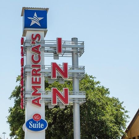 America'S Inn Houston/Stafford /Sugarland Exteriör bild